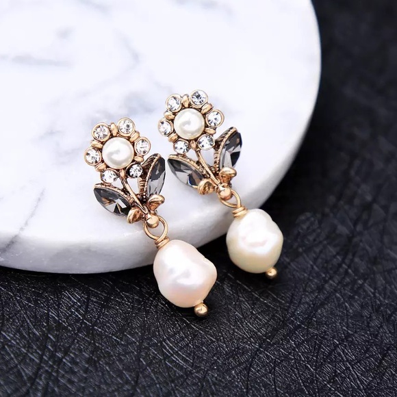 Fresh Pearl Flower Earrings NWT - Picture 4 of 6